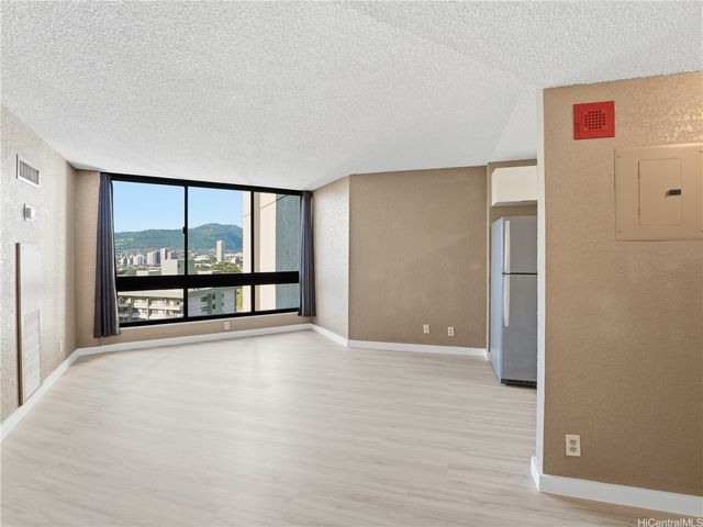 300 Wai Nani Way I2004, Honolulu, HI 96815