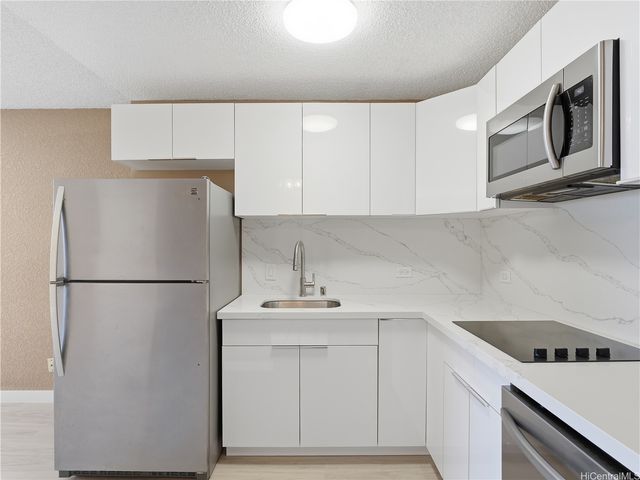 300 Wai Nani Way I2004, Honolulu, HI 96815