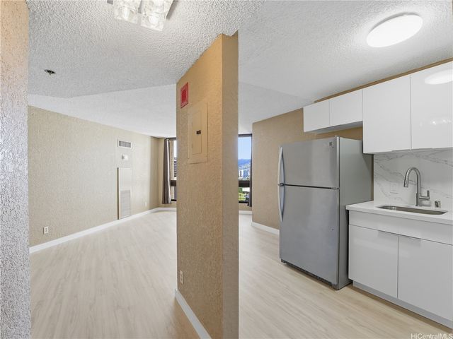 300 Wai Nani Way I2004, Honolulu, HI 96815