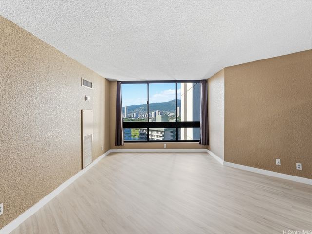 300 Wai Nani Way I2004, Honolulu, HI 96815