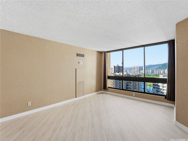 300 Wai Nani Way I2004, Honolulu, HI 96815