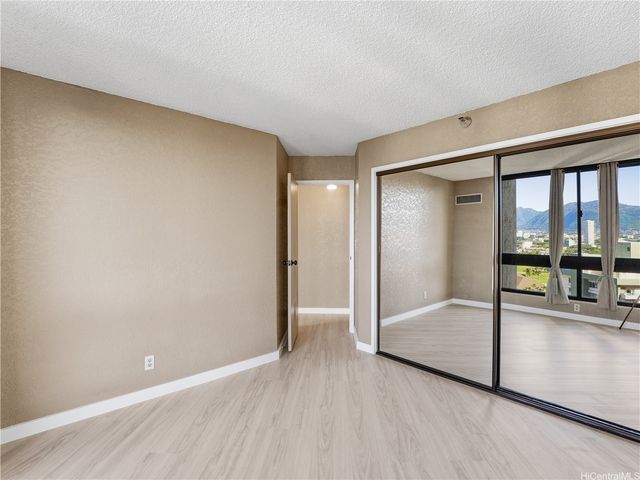 300 Wai Nani Way I2004, Honolulu, HI 96815