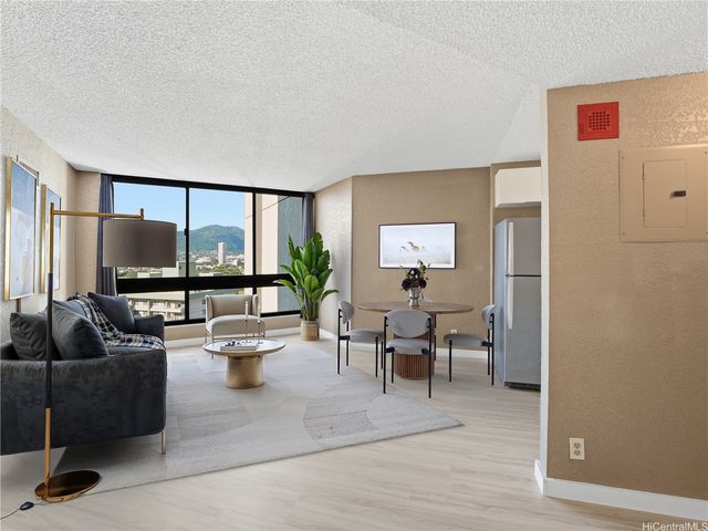 300 Wai Nani Way I2004, Honolulu, HI 96815