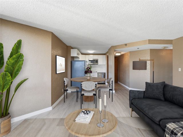 300 Wai Nani Way I2004, Honolulu, HI 96815