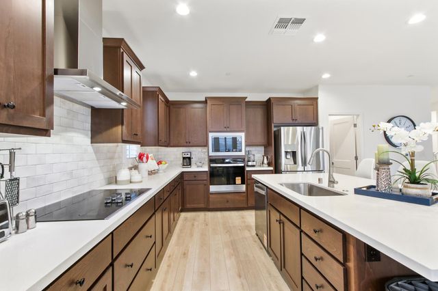 2063 Gravel Bar Way, Sacramento, CA 95832