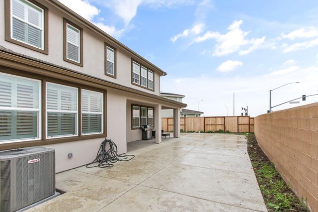 2063 Gravel Bar Way, Sacramento, CA 95832