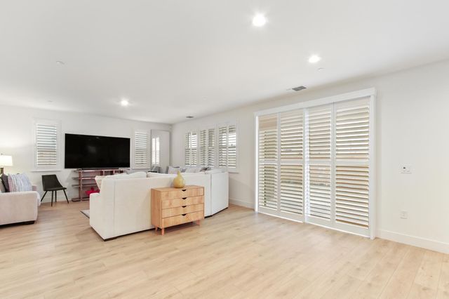 2063 Gravel Bar Way, Sacramento, CA 95832