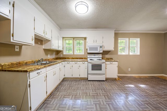156 Crestwood Drive, Toccoa, GA 30577