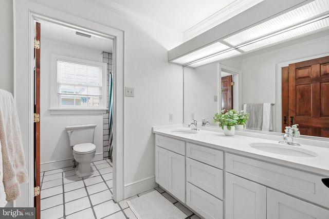 49 COVE RD, Moorestown, NJ 08057