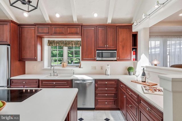49 COVE RD, Moorestown, NJ 08057