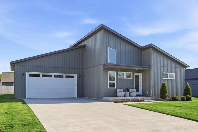 404 Sandmar Drive, Ripon, WI 54971