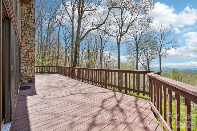 34 Wolfs Head Court, Mars Hill, NC 28754