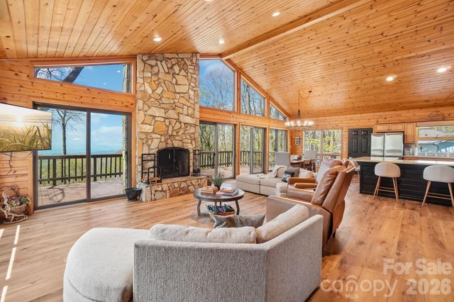 34 Wolfs Head Court, Mars Hill, NC 28754