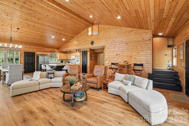 34 Wolfs Head Court, Mars Hill, NC 28754