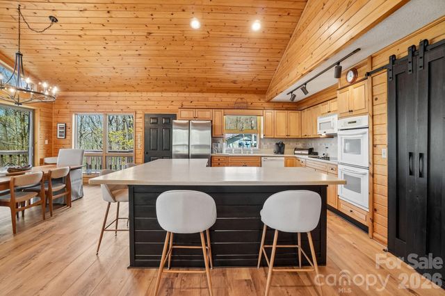 34 Wolfs Head Court, Mars Hill, NC 28754