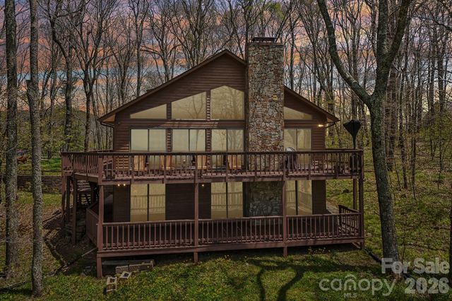 34 Wolfs Head Court, Mars Hill, NC 28754
