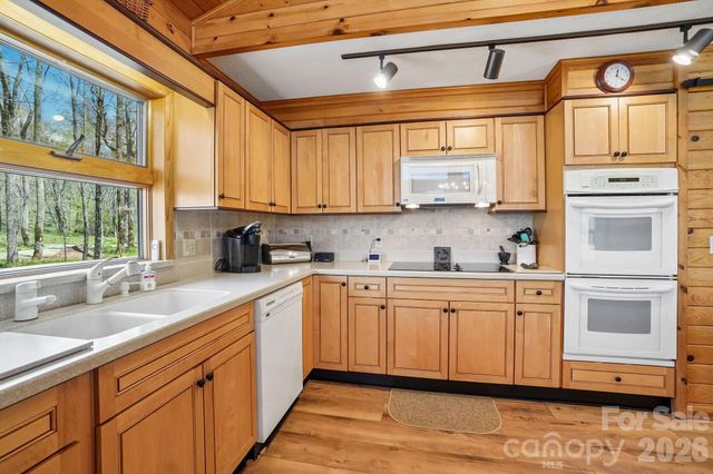 34 Wolfs Head Court, Mars Hill, NC 28754
