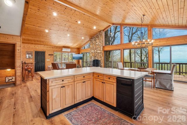 34 Wolfs Head Court, Mars Hill, NC 28754