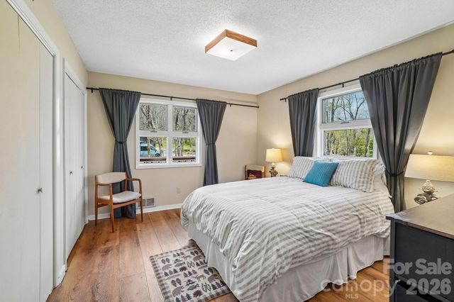 34 Wolfs Head Court, Mars Hill, NC 28754