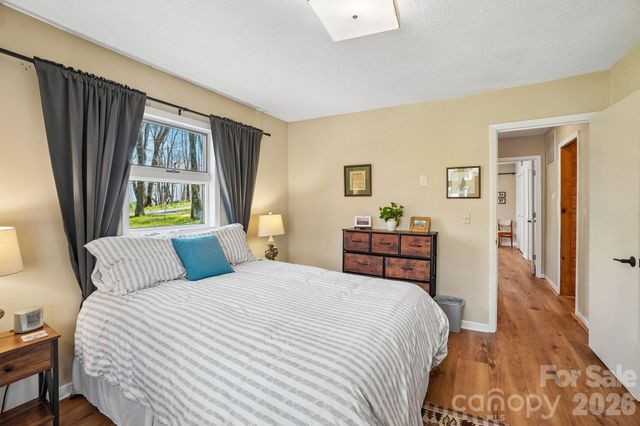 34 Wolfs Head Court, Mars Hill, NC 28754
