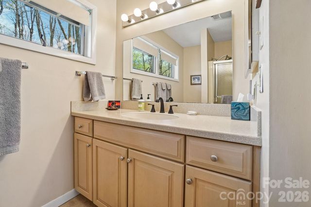 34 Wolfs Head Court, Mars Hill, NC 28754