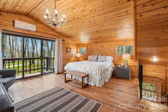 34 Wolfs Head Court, Mars Hill, NC 28754