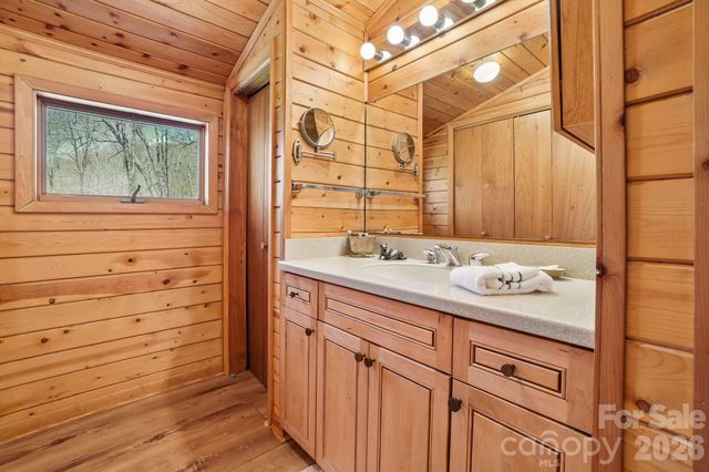 34 Wolfs Head Court, Mars Hill, NC 28754
