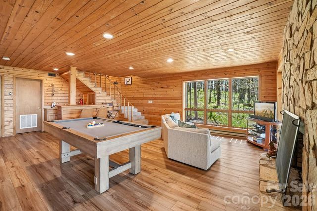 34 Wolfs Head Court, Mars Hill, NC 28754
