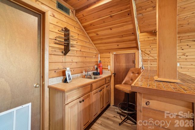 34 Wolfs Head Court, Mars Hill, NC 28754