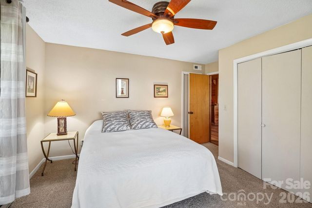 34 Wolfs Head Court, Mars Hill, NC 28754