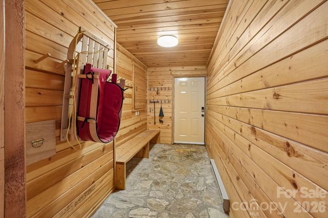 34 Wolfs Head Court, Mars Hill, NC 28754