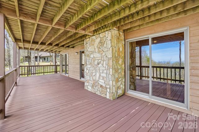 34 Wolfs Head Court, Mars Hill, NC 28754