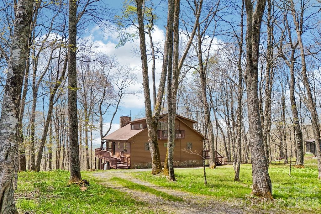 34 Wolfs Head Court, Mars Hill, NC 28754