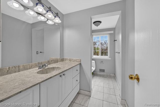 39795 Waldorf Drive, Clinton Township, MI 48038