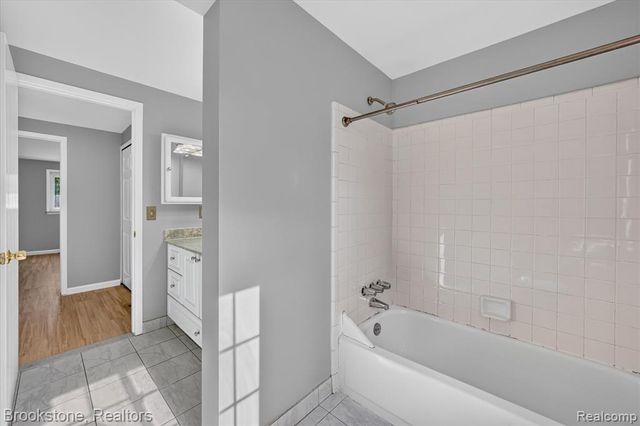 39795 Waldorf Drive, Clinton Township, MI 48038