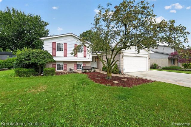 39795 Waldorf Drive, Clinton Township, MI 48038