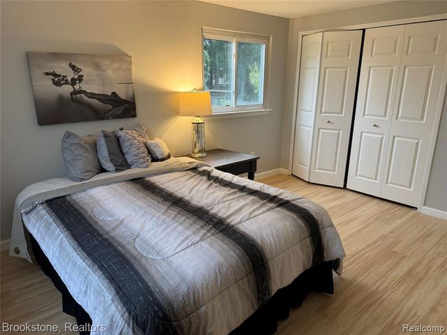 39795 Waldorf Drive, Clinton Township, MI 48038