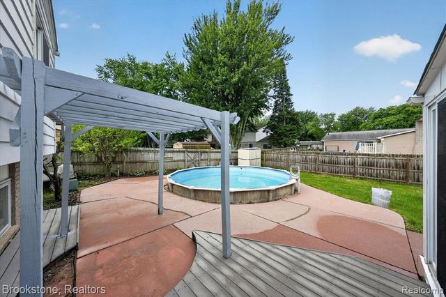 39795 Waldorf Drive, Clinton Township, MI 48038