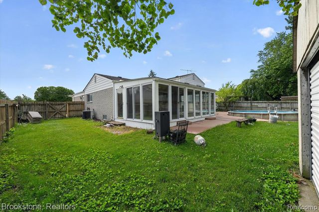 39795 Waldorf Drive, Clinton Township, MI 48038