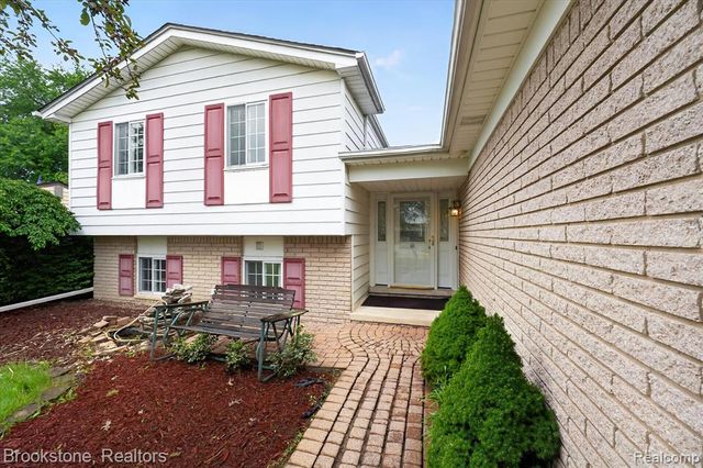 39795 Waldorf Drive, Clinton Township, MI 48038