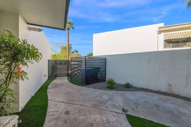 4834 E EARLL Drive E, Phoenix, AZ 85018