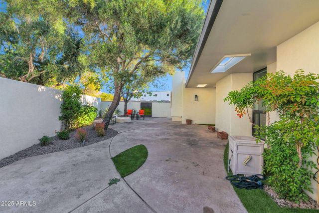 4834 E EARLL Drive E, Phoenix, AZ 85018