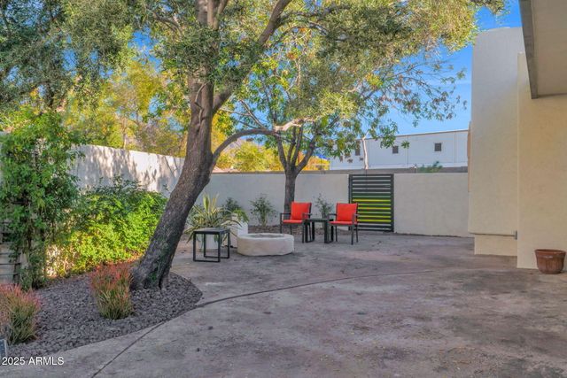 4834 E EARLL Drive E, Phoenix, AZ 85018