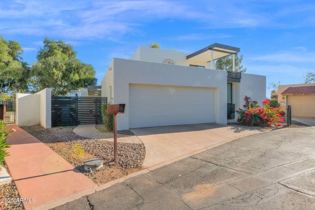 4834 E EARLL Drive E, Phoenix, AZ 85018