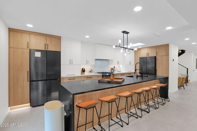 4834 E EARLL Drive E, Phoenix, AZ 85018