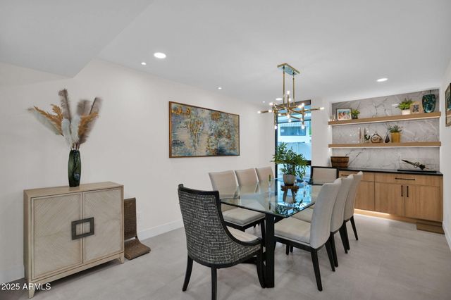 4834 E EARLL Drive E, Phoenix, AZ 85018