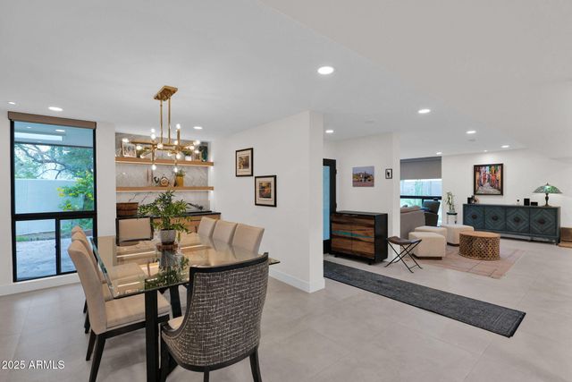 4834 E EARLL Drive E, Phoenix, AZ 85018