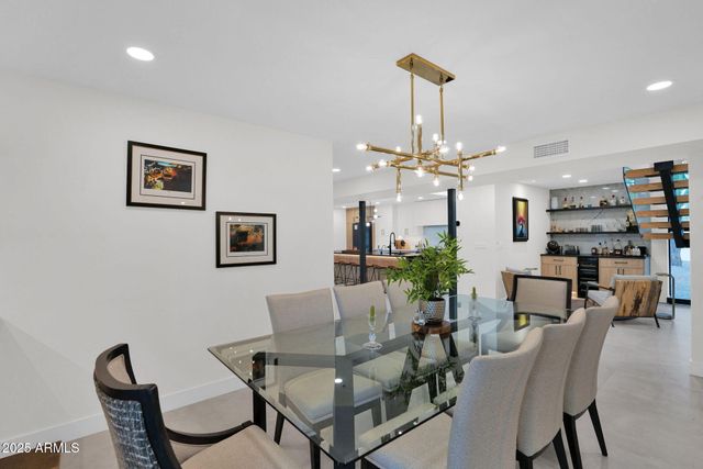 4834 E EARLL Drive E, Phoenix, AZ 85018