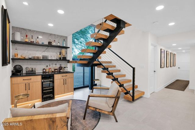 4834 E EARLL Drive E, Phoenix, AZ 85018