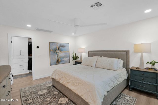 4834 E EARLL Drive E, Phoenix, AZ 85018